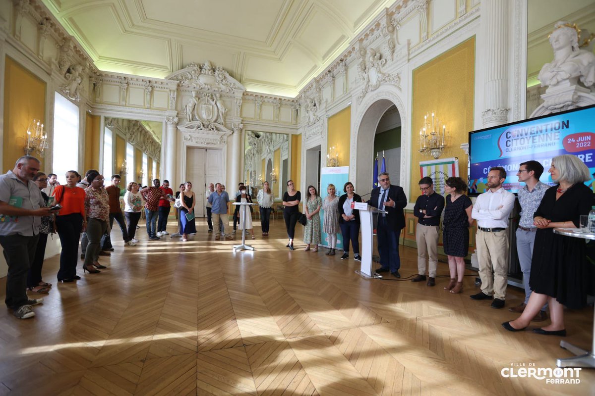 ClermontFd's tweet photo. 🔴 Ce soir, la 𝐂𝐨𝐧𝐯𝐞𝐧𝐭𝐢𝐨𝐧 𝐂𝐢𝐭𝐨𝐲𝐞𝐧𝐧𝐞 se clôturera par la remise du #rapportfinal aux élus. ☑️
➡️70 citoyens tirés au sort
➡️6 mois de travail
➡️40 propositions pour l'avenir de #ClermontFd
+ 1 200 clermontois ont donné leur avis en juin 📌 https://t.co/ZjdyPPvCNq