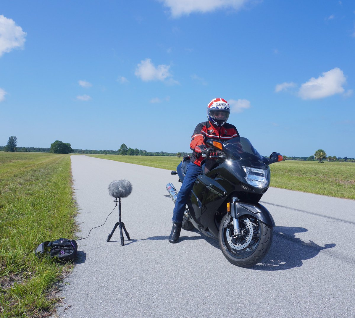 watsonwu's tweet photo. From this morning’s sport bike session 🏍🔥🔊👍🏻
#soundeffects #watsonwu #sounddesign #motorcycle #sportsbike #hondacbr #honda #hondamotorcycles #microphone #schoeps #midsiderecording #schoepsmk41 #schoepsmk8 #schoepscmc1 #gameaudio #gamesound #audioforgames #filmsound #audiopost https://t.co/ckauORGcaV