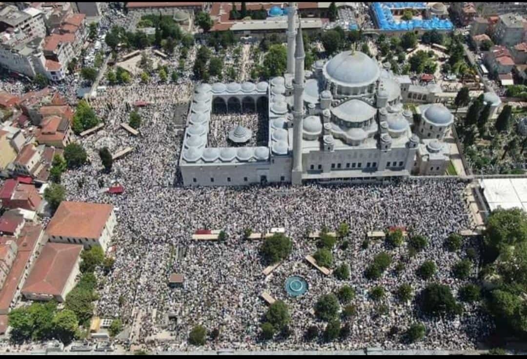 gencsafabursaa's tweet photo. Her türlü hakarete maruz kalan Ahmed b Hanbel(ra)zalimler için, "Farkımız cenaze günü ortaya çıkacak." buyurmuş https://t.co/JkfsNemcxN