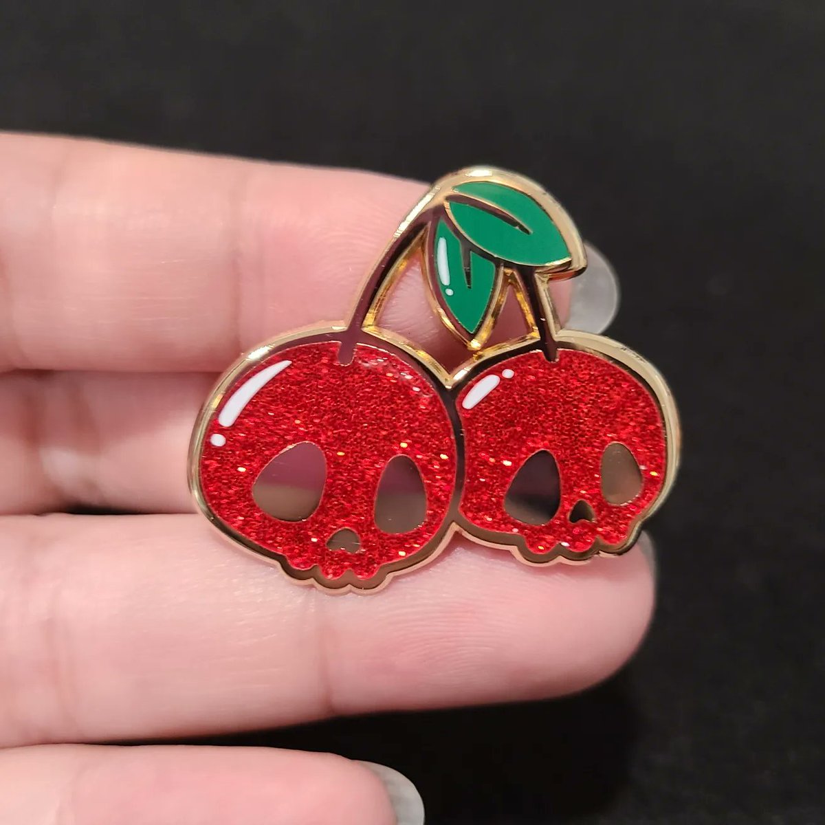 TheRobinGrace's tweet photo. My favorite of my newest merch is this cherry skull pin. It is so glittery and sparkly in person. I just love it.
Packaged and ready for Anime Expo. #enamelpin #cherryskull #glitterpin #kawaii #cute #originaldesign #originalart #robinskawaiicorner #animeexpo2022 https://t.co/t8XIW6ELRN