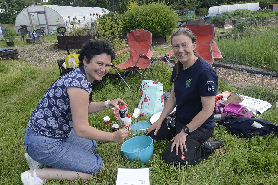Thanks to everyone who joined our Building Roots team for outdoor cooking &amp; food event in <a href="/EglintonGardens/">Eglinton Community Gardens</a> for #RefugeeFestivalScotland from <a href="/scotrefcouncil/">Scottish Refugee Council 🧡</a> &amp; thanks to Building Roots partners <a href="/North_Ayrshire/">North Ayrshire Council</a> <a href="/southayrshire/">South Ayrshire Council</a> <a href="/EastAyrshire/">East Ayrshire</a> and to officers from @AyrshireNPolice
