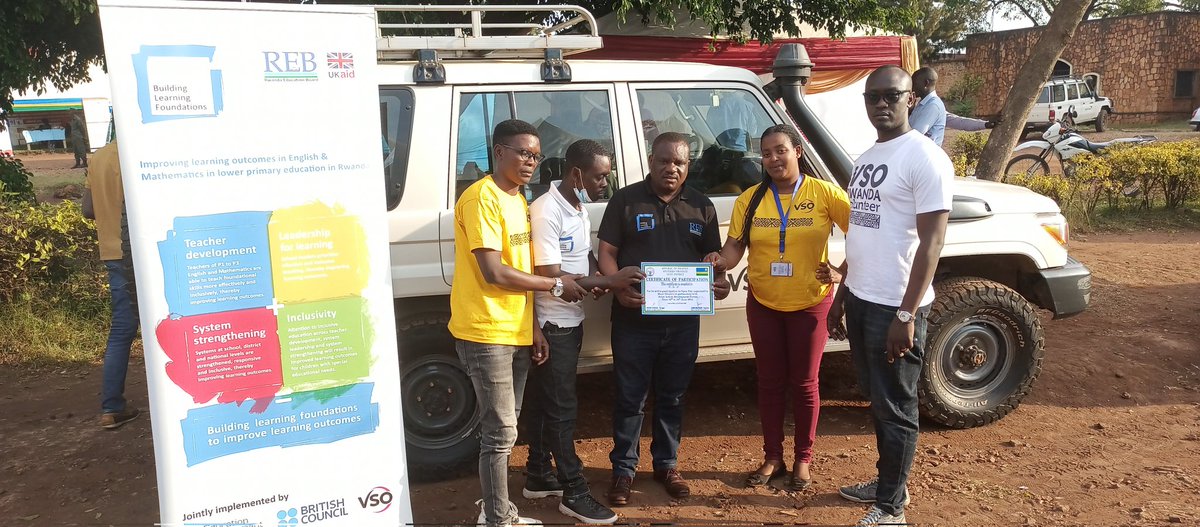 Bmuhirwa87's tweet photo. Certificate of Appreciation for @VSO_Rwanda by @HuyeDistrict. Many thanks to @VSO_TMR & @BLF_Rwanda Teams https://t.co/Xkoq0ux5VG