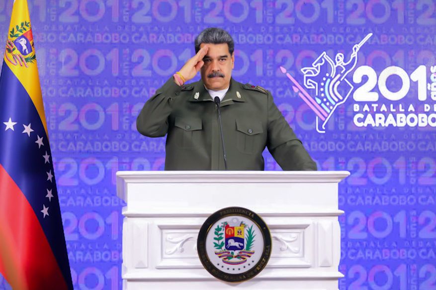 NicolasMaduro's tweet photo. Construimos un Ejército Bolivariano, anticolonialista, antiimperialista y antioligárquico, que con su moral histórica va adelante con la verdad para la construcción de la igualdad, la independencia, la justicia y la libertad. ¡Rumbo al Socialismo Bolivariano! https://t.co/i5aQ0RuRnb