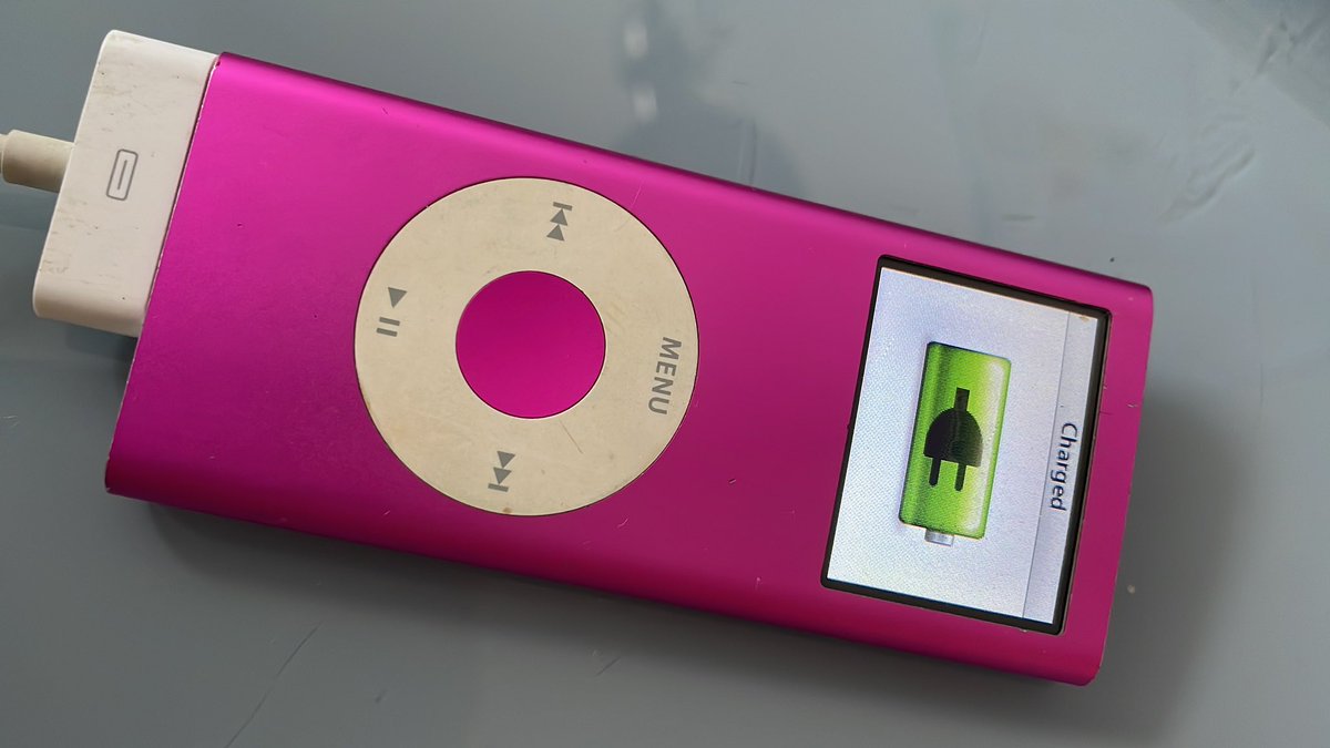 Marisa1111111's tweet photo. I found this treasure in my garage. Yes I am that old. #ipod #Apple #oldgoodtimes #iamadino https://t.co/t66A9J5r9Q