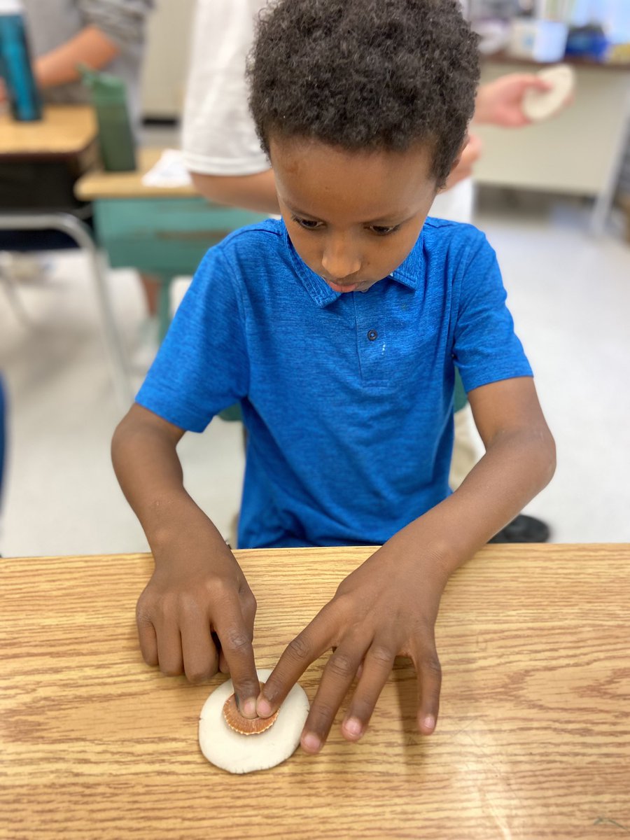 mrscadamsclass's tweet photo. Creating our own fossils #rockunit #science @RCSD_No81 @CommunityHoly https://t.co/86u8CnePFE