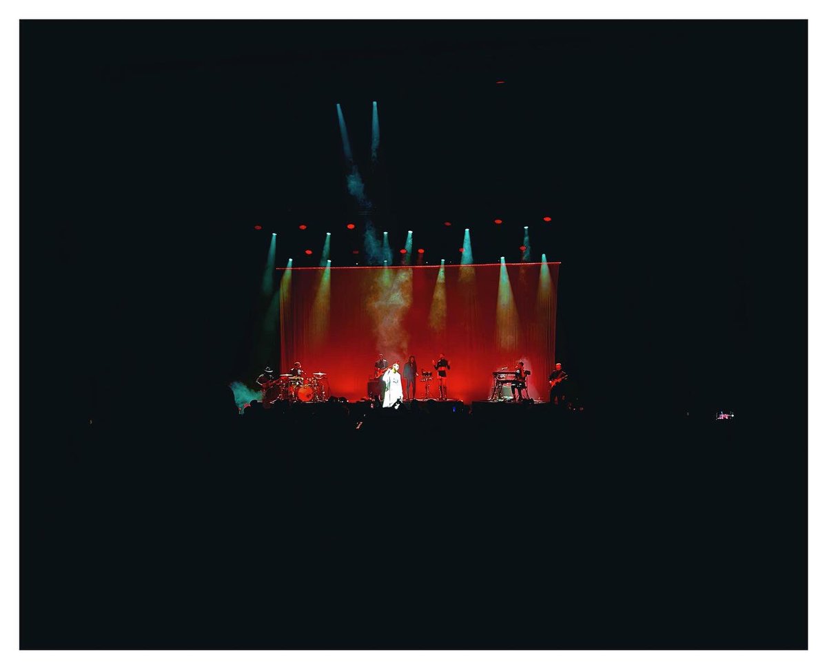ajango_'s tweet photo. @leonbridges + Gradients! What a night 🔥👌🏽 https://t.co/K4wZgyw5T6