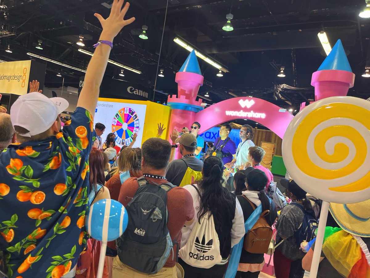 Wondershare's tweet photo. Hello from @VidCon! Come and us to chat with our team and win some cool prizes! We’re at booth 1301 on the Community Track and booth N114 on the Creator Track till tomorrow!
#wondershare #madewithwondershare #levelupandshare #creativitysimplified https://t.co/iUZR9LR9cO