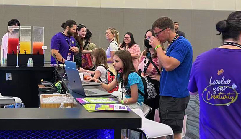 Wondershare's tweet photo. Hello from @VidCon! Come and us to chat with our team and win some cool prizes! We’re at booth 1301 on the Community Track and booth N114 on the Creator Track till tomorrow!
#wondershare #madewithwondershare #levelupandshare #creativitysimplified https://t.co/iUZR9LR9cO