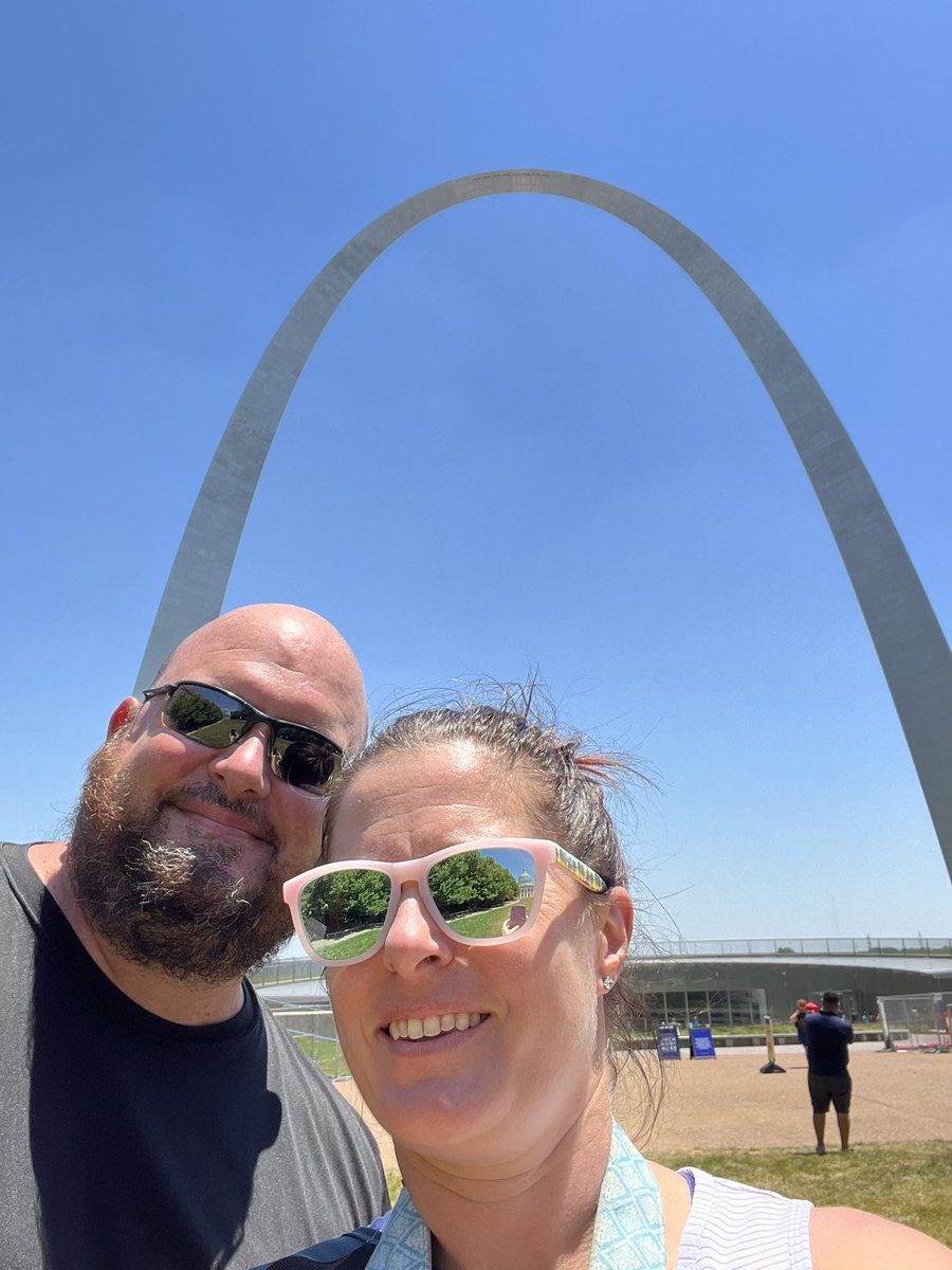 BeckyBaker414's tweet photo. Forgot the shirts but #proud2bKISD at the St. Louis Gateway Arch National Park. #fossilhillproud #betterattheridge #PantherPride https://t.co/wmfj81hiZn