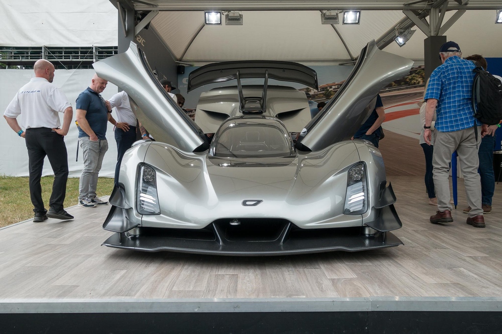 Paul Hadley (@paul_hadley) on Twitter photo Yesterday I spent some time learning about a hypercar that you might not of even heard of yet. The #Czinger #21C.
It is built with highly advanced production technologies. Full coverage coming soon.
<a href="/CzingerVehicles/">Czinger Vehicles</a> #FOS22 #Czinger21C Yesterday I spent some time learning about a hypercar that you might not of even heard of yet. The #Czinger #21C.
It is built with highly advanced production technologies. Full coverage coming soon.
<a href="/CzingerVehicles/">Czinger Vehicles</a> #FOS22 #Czinger21C