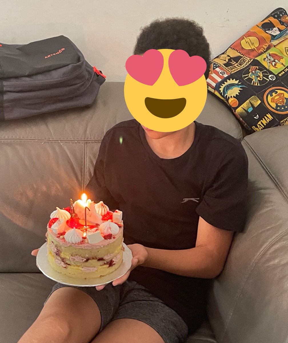 JessicaTabois's tweet photo. This year was the hardest in terms of choosing a birthday cake for my son!!!! So I let him pick his own cake and he went for the #EatonMess from @cutter_squidge Itโs absolutely stunning. Every time I order, the cakes get better and better ๐. #Cake #Heaven ๐ #Fresh https://t.co/r3jkppCcuc