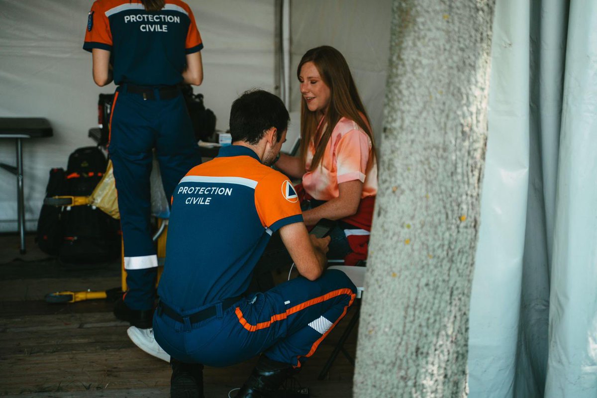 PCParisSeine's tweet photo. Plus de 150 secouristes sont mobilisés ce jour pour le premier jour des @Solidays. 🎶

#solidays #protectioncivile #secours https://t.co/mpptRHmSLH