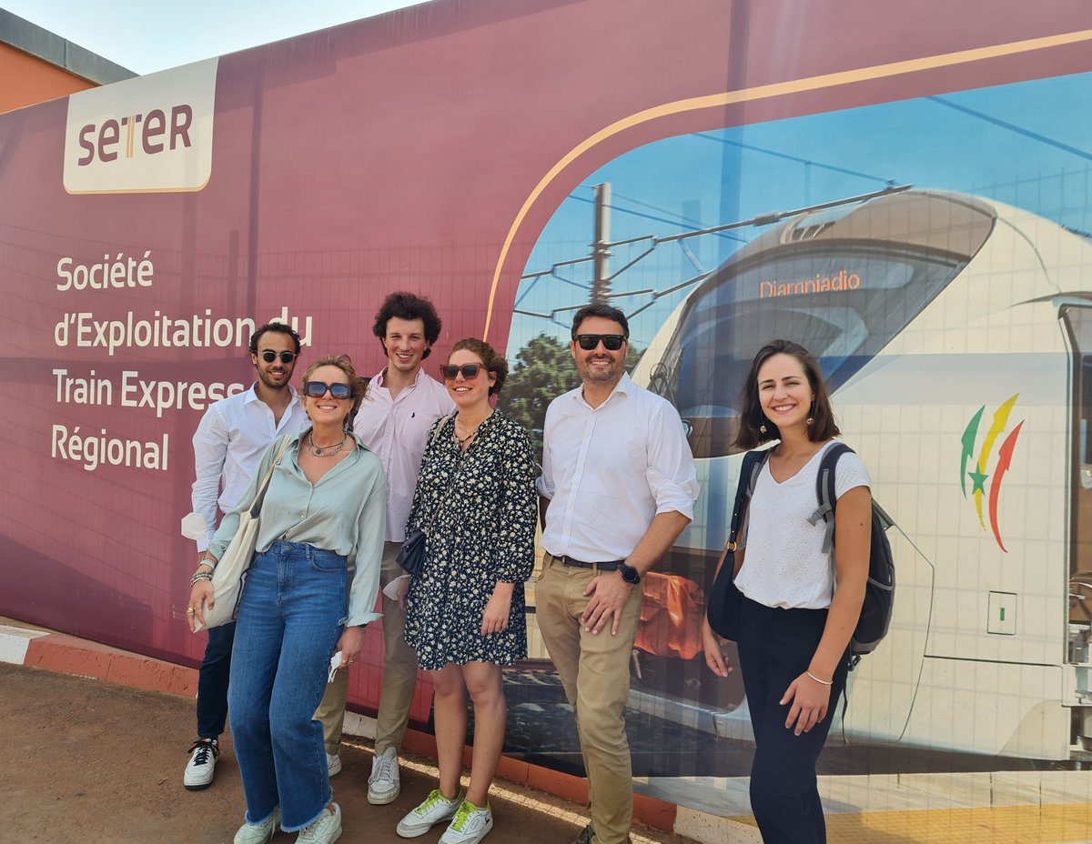 SETER_SN's tweet photo. En voyage d'études à Dakar, les étudiants ESSEC Business School Africa ont visité avec beaucoup d’intérêt les infrastructures du TER. Cette visite a permis aux étudiants de mieux cerner ce projet ferroviaire à la fois complexe et innovant.
#SETER #TER #JaimeLeTERdeDakar #kebetu https://t.co/mTqf2LJjx2