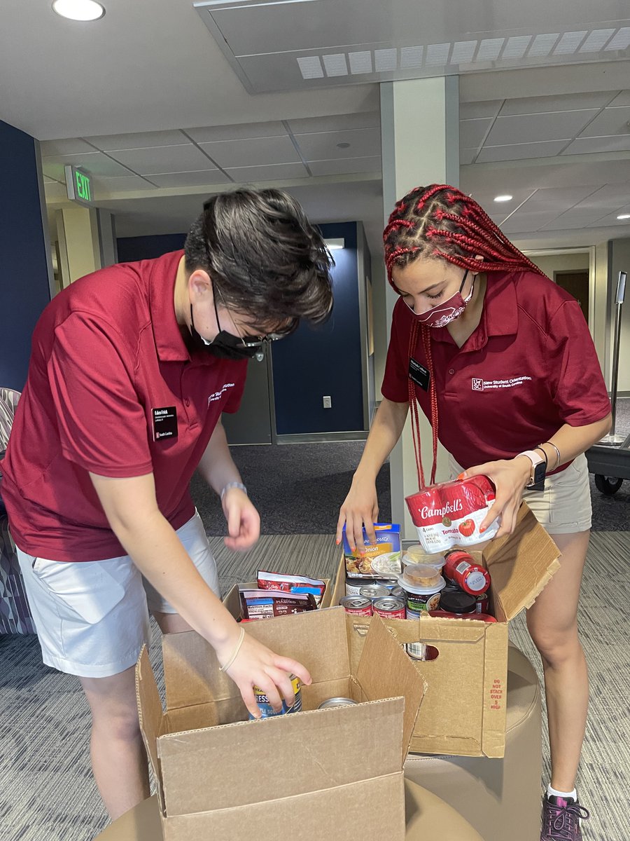 UofSC_ONSO's tweet photo. Thank you to everyone who has donated to @GamecockPantry! We have already received over 855 donations. Please continue to bring items to #UofSCOrientation ๐ฝ We can't wait to see the impact you make on the #SouthCarolina community. #UofSC26 #UofSCTransfers #UofSCYes #GoingGarnet https://t.co/dqioDKaDSK