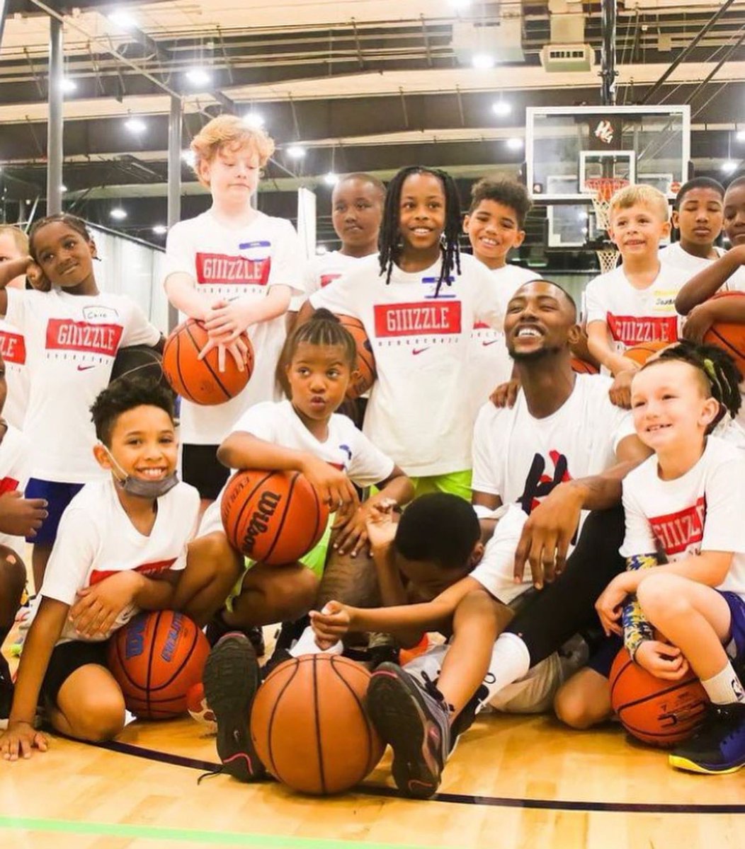 sidestoriesent's tweet photo. @HGiiizzle held his First Annual Youth Basketball Camp in his hometown Winston Salem, NC this past week‼️Campers we’re provided with prizes, signed jerseys, and celebrity speakers🔥 #SSE #CultivateCulture #TreFour #Giiizle #HoopState #NCBred #Giiizleweek2022 https://t.co/XrkDJxvimK