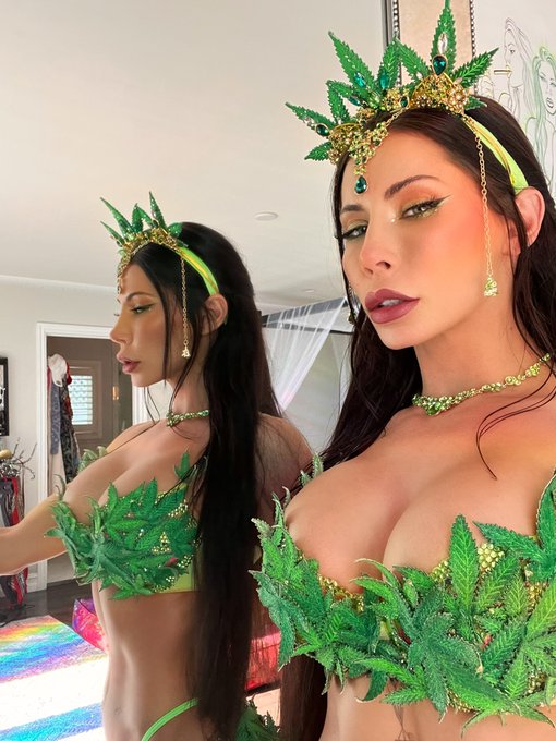 Could you handle 2 of me?  Reply only in emoji's 😅  #fridaymorning #Friday #TGIF #FridayVibes https://t<a href="/tag/friday"class="tags"><span>#friday</span></a><a href="/tag/tgif"class="tags"><span>#tgif</span></a><a href="/tag/fridayvibes"class="tags"><span>#fridayvibes</span></a><a href="/tag/fridaymorning"class="tags"><span>#fridaymorning</span></a>