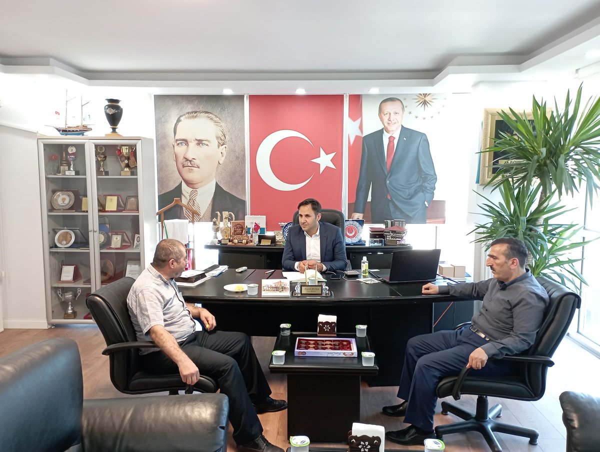Fatihtunaa's tweet photo. Halkın Evi Milletin Partisi...

Kıymetli komşularımızın talep ve önerilerini dinledik.

Kapımız her zaman açık. @osmannnurika https://t.co/FuBwfW9HuU