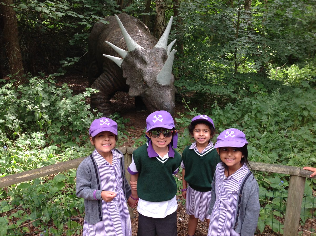 YH_EarlyYears's tweet photo. #YorkHouseReception enjoyed a fantastic trip to @KnebworthHouse this week. We had great fun exploring the dinosaur trail and taking part in their Storysaurus Stomp story workshop  #TheYorkHouseWay #AdventureAwaits https://t.co/CUZJmGcPL9