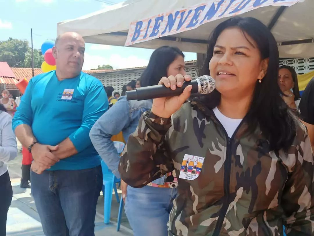 #EnFotos | Con honor y pariotismo.  Desde el Territorio <a href="/escolar_pena/">Territorio Escolar Miguel Peña</a> presenciamos la puesta en escena de la Batalla de Carabobo, una de las principales acciones militares de la Guerra de Independencia de #Venezuela #Carabobo201Años. 

<a href="/_LaAvanzadora/">Yelitze Santaella</a> @MPPEDUCACION <a href="/rafaellacava10/">Rafael Lacava</a>