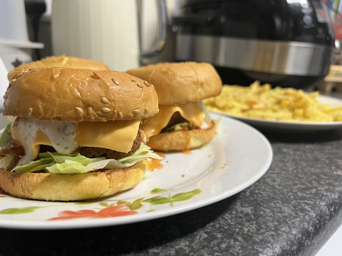 2001joe_mendy's tweet image. Turned my kitchen into a fast food place for a night as this week I made Chicken Burgers with French Fries. #FridayCooking #ChickenBurgers