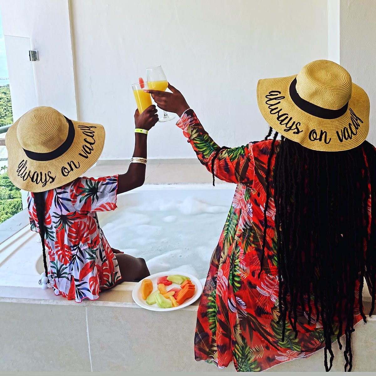 TheyHateTee__'s tweet photo. Adventures With My Bestfriend That Brings Us Closer As We Travel Further From Home 🤞🏾🥂💕#Besties #KhaisCloud9 #KhaiDayVaca #CancunForKhaiDay 🥰 https://t.co/MyxXXwGL9Y