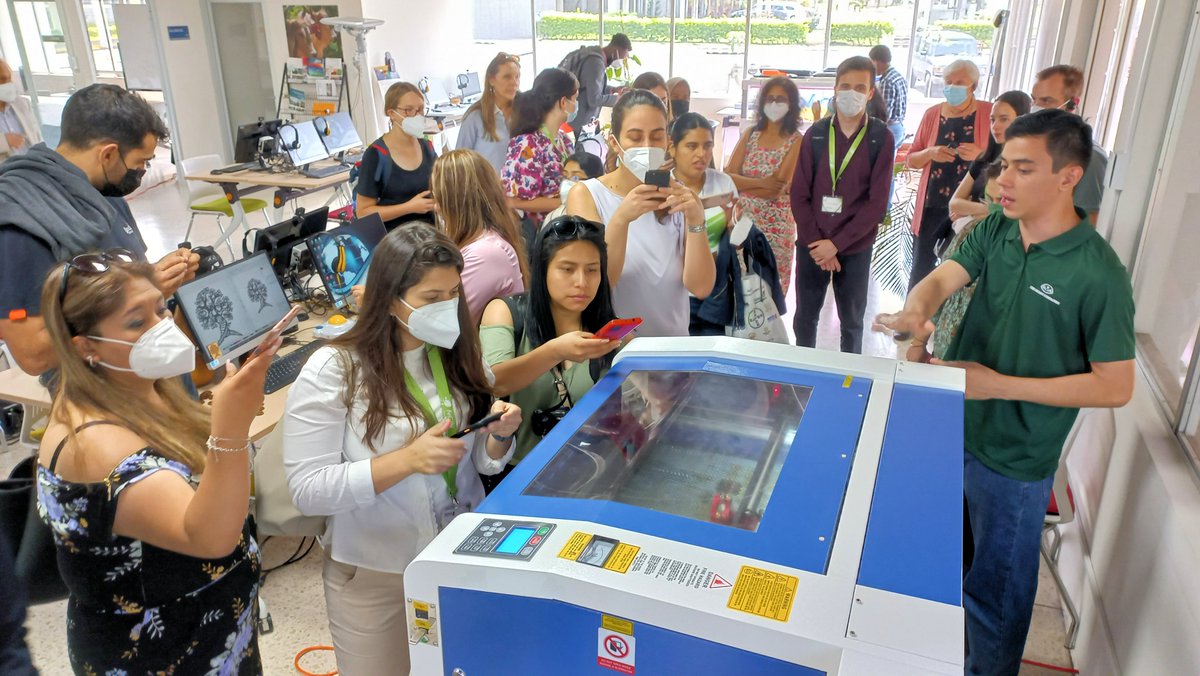 jonamicr's tweet image. Orgulloso de Kristel y James quienes por encargo del DG del @IICAnoticias atendieron visitas al #fablab para la Conferencia de @IFAMAIntl y el &quot;Youth Program Amabassadors&quot; de NGIN

“La vida no trata de encontrarte a ti mismo; la vida trata de crearte a ti mismo” G. Bernard Shaw.
