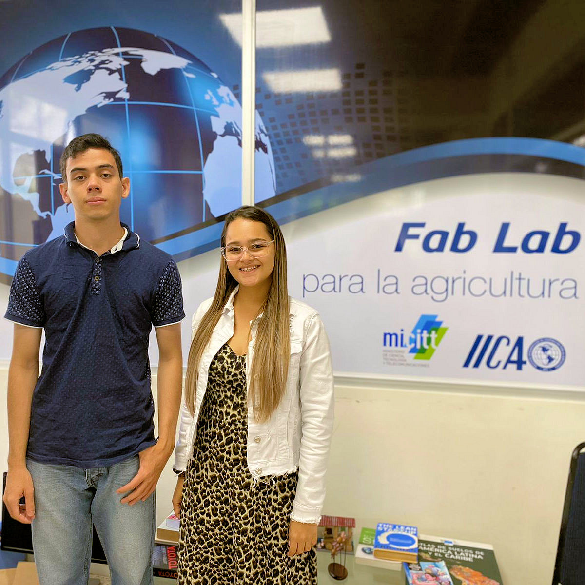 jonamicr's tweet image. Orgulloso de Kristel y James quienes por encargo del DG del @IICAnoticias atendieron visitas al #fablab para la Conferencia de @IFAMAIntl y el &quot;Youth Program Amabassadors&quot; de NGIN

“La vida no trata de encontrarte a ti mismo; la vida trata de crearte a ti mismo” G. Bernard Shaw.