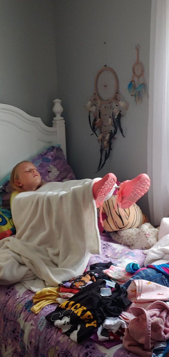 _music_luvr's tweet photo. I NEVER know what she will come up with next!😂😂🤣
She said she finally found what she could use (batons) for her levitation trick! I cracked up when I came by her room and saw this.LMBO😂
#SummerIsFun https://t.co/KFU87szkCp