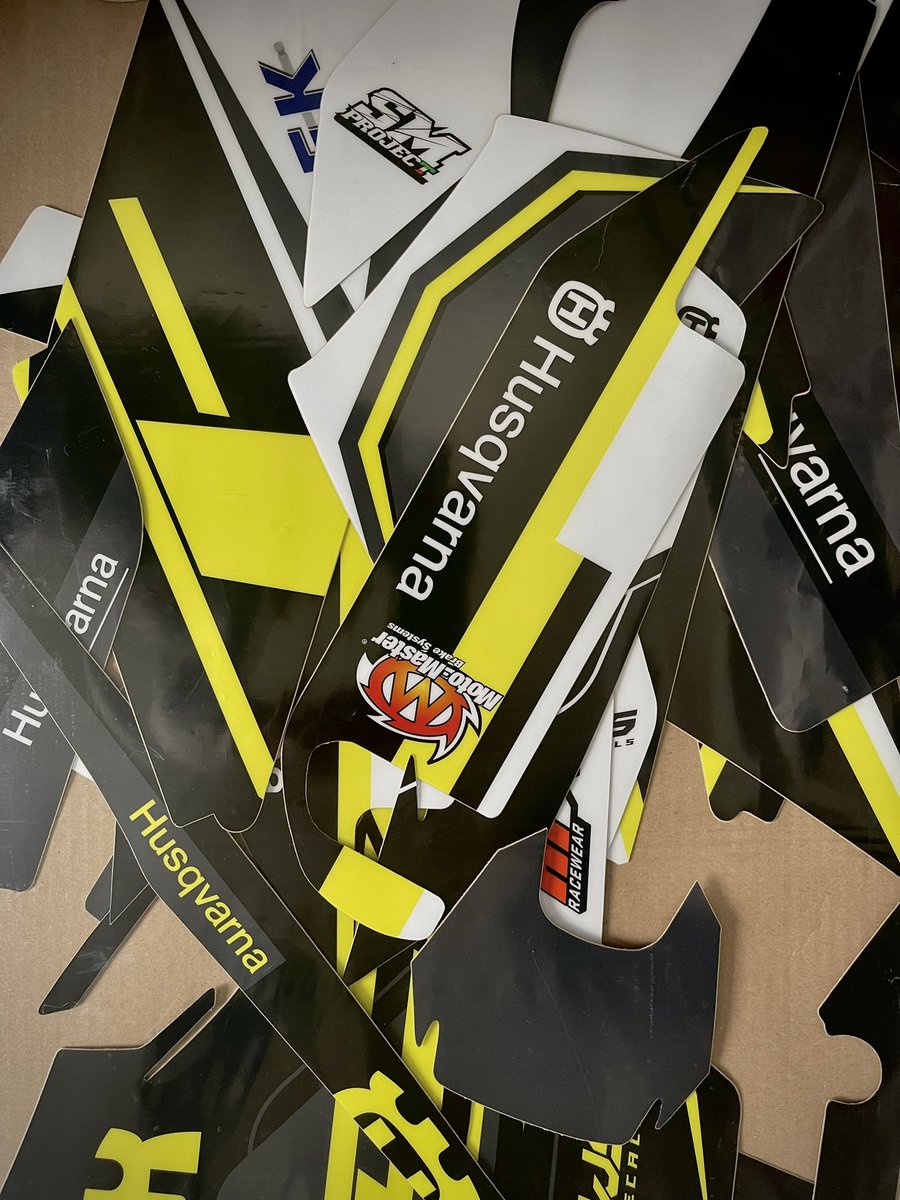 andydovey's tweet photo. Little delivery today #Husqvarna #decals - looking forward to the pick up of the #Husky701SM next month #barrrp #sm #supermofools @supermofools thx for the Guernsey delivery https://t.co/hTAxgtNIlx