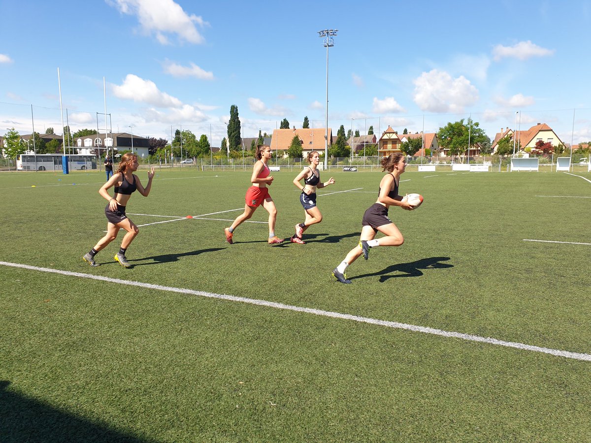 OrangeGrandEst's tweet photo. Ce matin, dernier entraînement des joueuses U15 finalistes de l' #OrangeRugbyChallenge du Grand Est à @illgraff 🏉 🙋‍♀️

Prêtes pour la finale nationale samedi à Marcoussis 🏃‍♀️😀 https://t.co/SKZEpihIYA