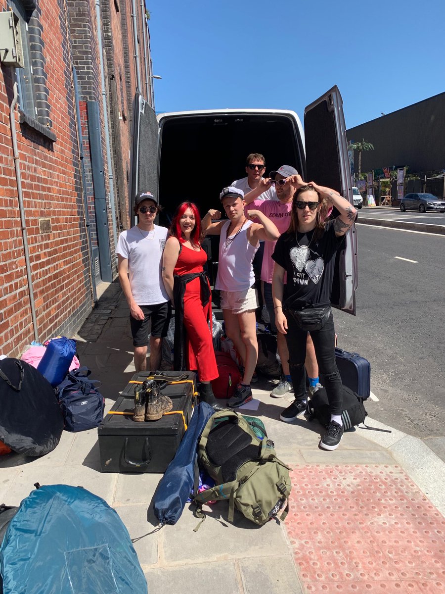 pebro63's tweet photo. #glasto in full flow.
cant believe its been 3yrs since #queenzee loaded the van to travel to #Glastonbury19.to play the #Leftfield stage. https://t.co/1qzWDfs5FU