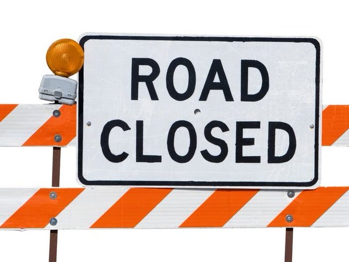 OPP_ER's tweet photo. #Hwy417 e/b lanes closed near Casselman overpass due to TT collision. #RussellOPP advising motorists to avoid #Hwy417 between Limoges and Casselman. EDR in place. Utilize County Road 17 or #Hwy401 if possible. Use of emergency turn arounds is prohibited. ^ec https://t.co/BMq4wNAsSJ
