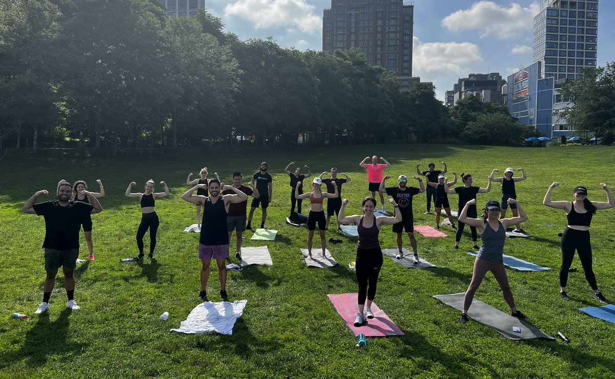Founder League took our workout OUTSIDE for the first time ever!! Had a blast this morning with this crew led by the amazing <a href="/YaFavoriteColor/">Jeff T. Blue</a>. Founders - sign up for more on our website (founderleague.xyz) 💪☀️🏋️‍♀️
