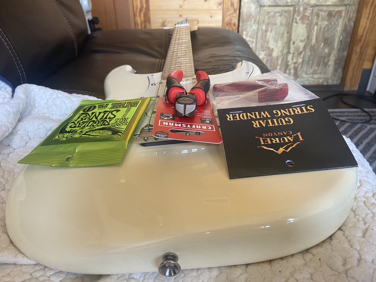 mgibztunes's tweet image. It’s about that time 🎸🤘 #stringchange