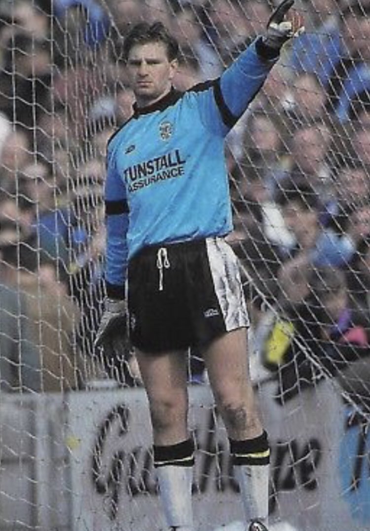 pvfcprogs's tweet image. #300Club #portvale
PAUL MUSSLEWHITE

Mussy made 367 apps after joining in 1992. He spent 8yrs at the club before leaving in 2000. He was Vale’s No1 for the Autoglass Trophy win at Wembley in 1993 &amp;amp; promotion the following season 93/94. A great servant &amp;amp; keeper for the Club #pvfc