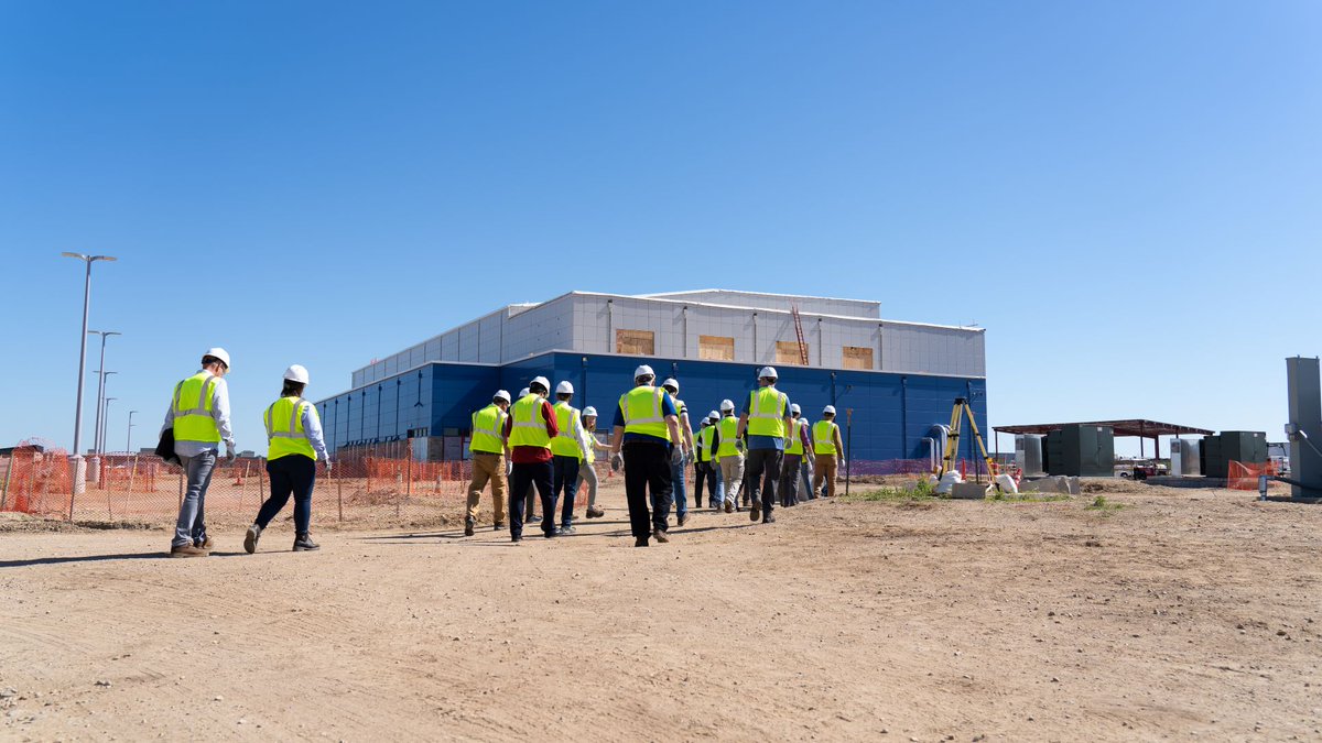 shinefusion's tweet photo. The @NNSANews held its annual Mo-99 Stakeholders Meeting this week in Chicago.
After presenting Wednesday, we hosted a tour of The Chrysalis, our large-scale medical isotope production facility, Thursday.
Read more: https://t.co/VD9os7cq0e
#nuclear #nuclearmedicine #mo99 https://t.co/B92usmxSTh