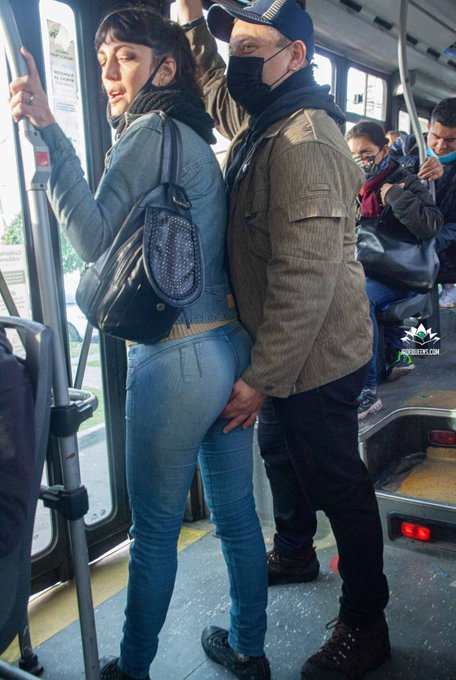 DEL BONDI AL POLVO. Ella se sube a su erecci&oacute;n y la cabalga hasta que &eacute;l acaba. Se hab&iacute;an clavado la