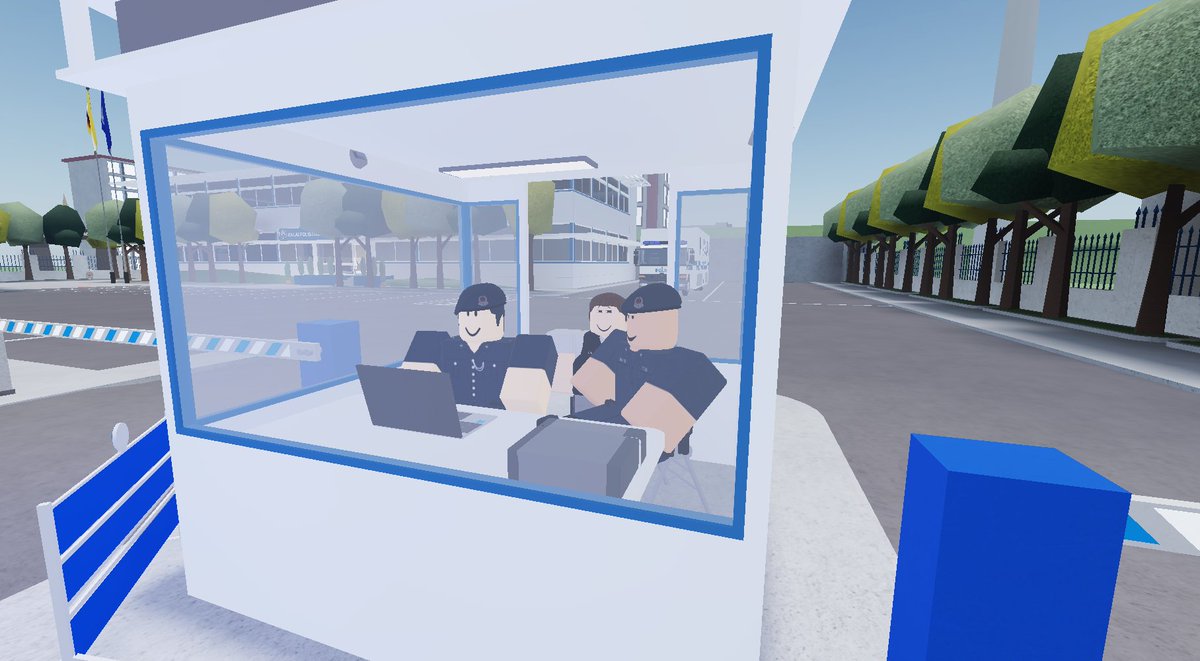 Working side by side together, we all play a role in safeguarding the peace and public of Negara Brunei Darussalam. 

Our officers out on Parit District yesterday. Here are some photos!