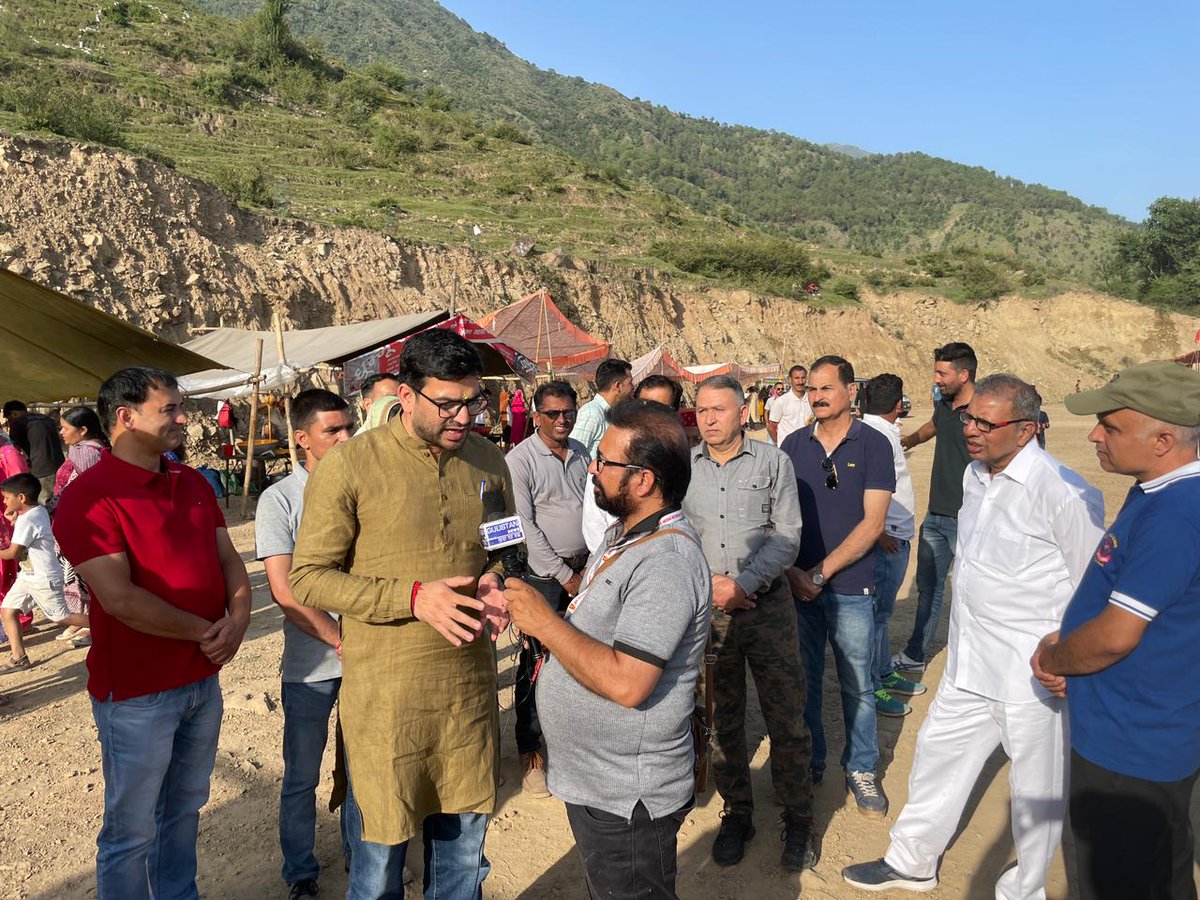 vishalnehriahp's tweet photo. #TeamVN :- आज #धर्मशाला के गांव खलुई बाड़ग में प्रथम बुडू नाग मेला में शिरकत करने का सौभाग्य प्राप्त हुआ ! #fairground #funfair #rides #fair #ride #photography #amusement #fun #carnival  #family  #fairgrounds  #fairgroundride #dharamshala #kangra #himachalpradesh https://t.co/qBIwunkL9z
