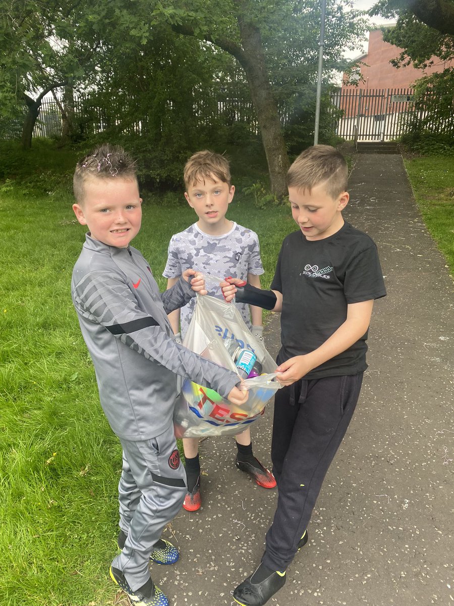 LauraMo04399086's tweet photo. Three good citizens clearing up after the silly string fight β€οΈππ€wishing all of the p7s a bright and happy future. #WhatALaugh #GreatSendOff #StHilarysFamily https://t.co/foX5hPKCuI
