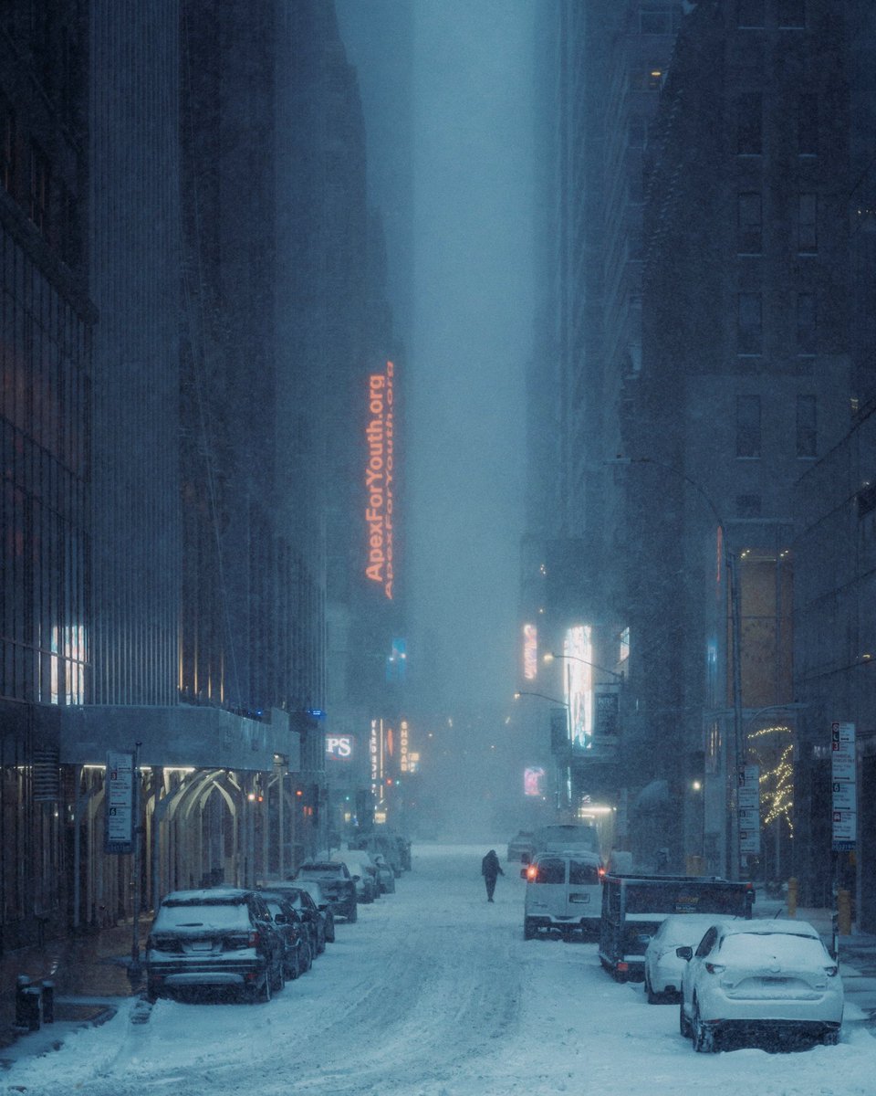 thissean2's tweet photo. Hazy Morning #NewYorkCity #streetphotography https://t.co/hokoMZNDN6