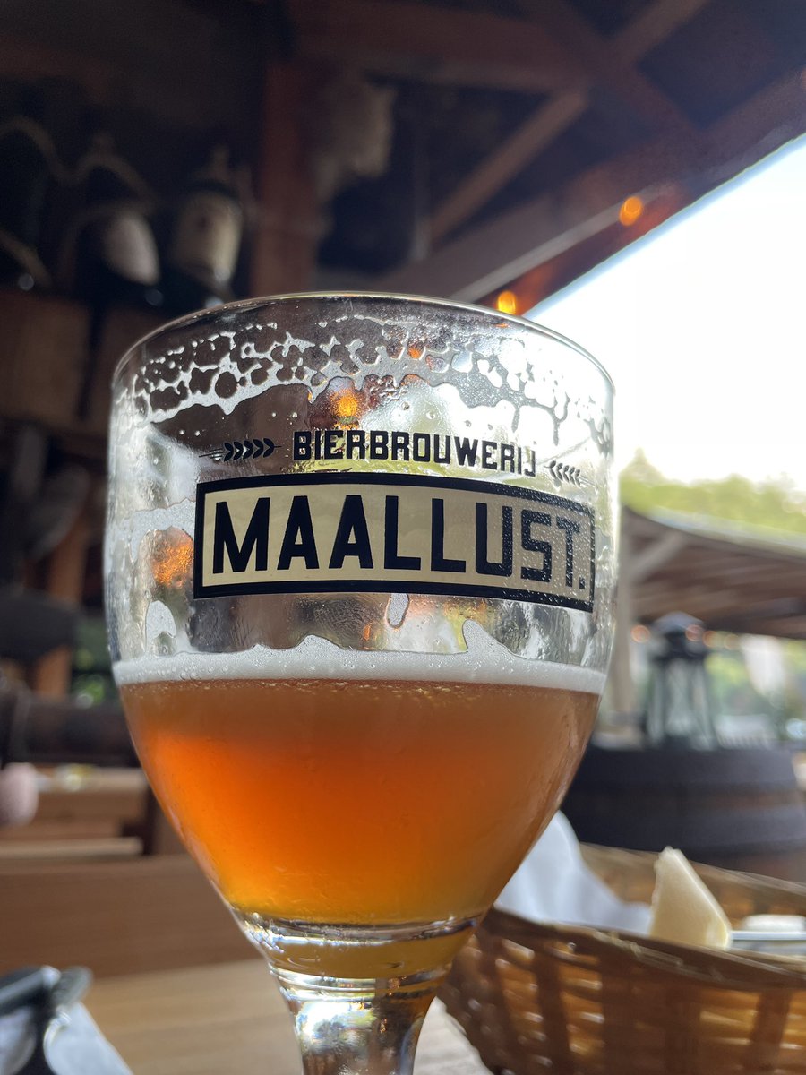 vila_p_q's tweet photo. Hey…vier je Focking life !!!!
Dag pap…groetjes aan mam!! Knuffel haar van mij, maar jij mag eerst na al die jaren!! #fuckalzheiner #goedereis #nu #ja #proost #remindertomyself https://t.co/eZrMVcMtZB