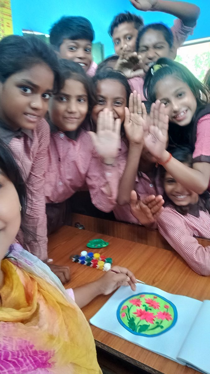 KlBhaskar5's tweet photo. योगी जी आप भले ही हम अनुदेशकों से निय��ितीकरण और 17000 मानदेय के वादे से मुकर गए... लेकिन हम लोग अभी भी 7000 में अपने कर्तव्य का पालन ईमानदारी से कर रहे हैं... U. O. S प्रतापपुर, प्रयागराज.. कला अनुदेशक KL.Bhaskar @yogiadityanath https://t.co/7d1xBvwJQ2