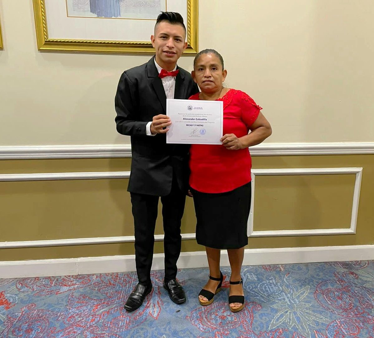 Feliz cumpleaños mamá 🎈🎂 agradezco a Dios por darle un año más de vida, que siga cumpliendo muchos años más 👏 no podré darle regalo ni partir pastel pero mi cariño siempre está🙏 #Felizcumpleaños