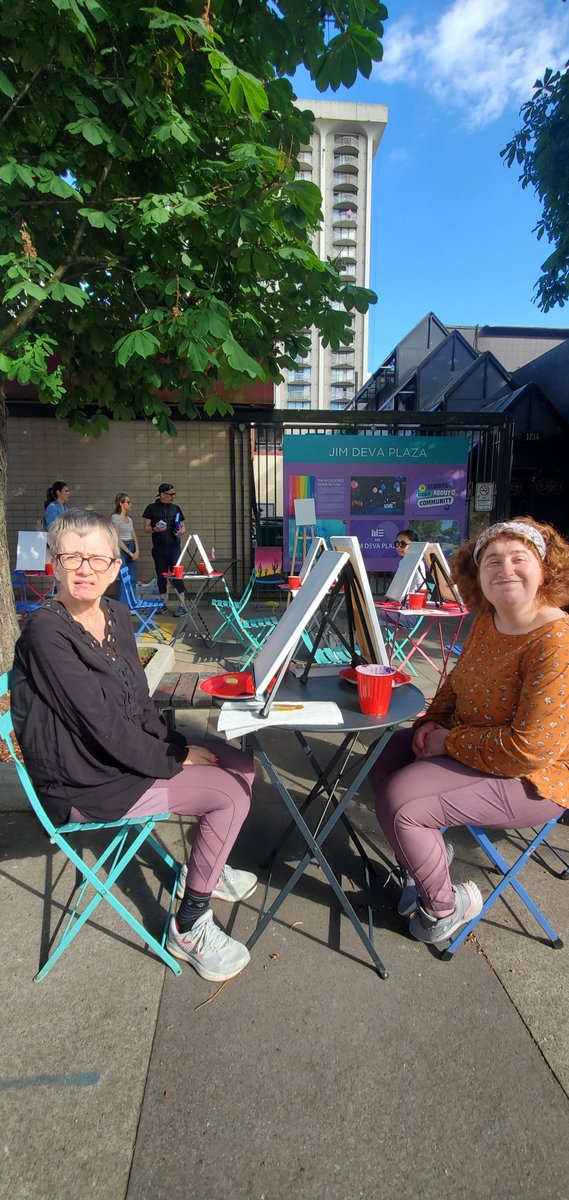 DDA604's tweet image. Staff and clients from our Arlington group home enjoying a painting class as the weather finally cooperates! #FridayFeeling #WeekendSun develop.bc.ca