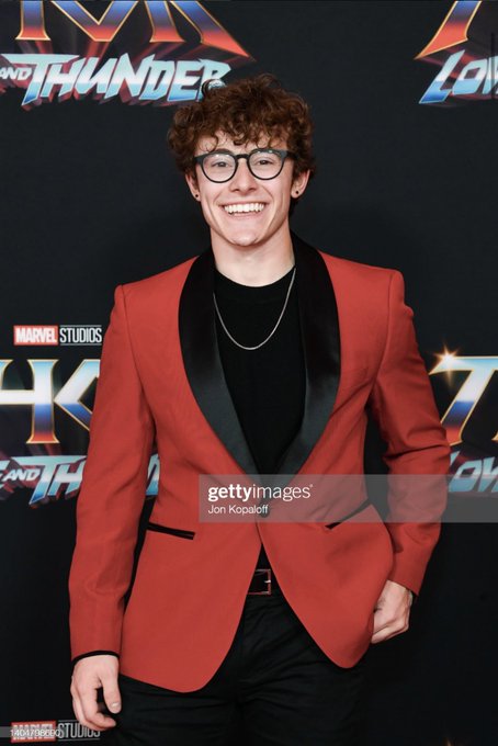 1 pic. I got my pictures from the Thor Love and Thunder Premiere :) https://t.co/poULIQgmOL