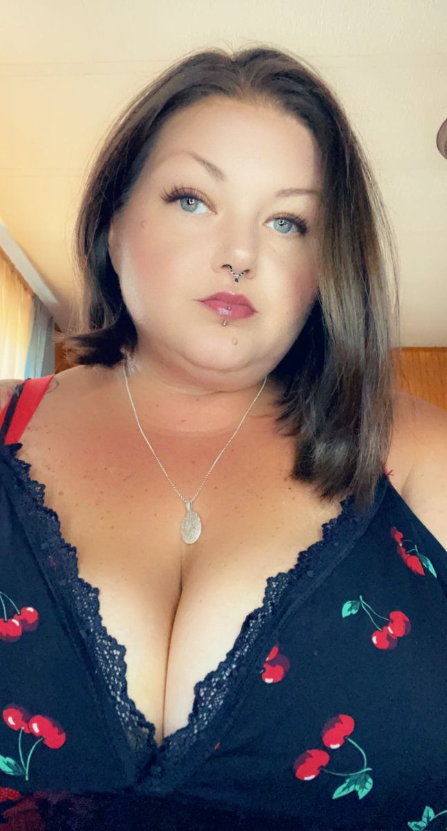 andrea_jent's tweet photo. Can I be the cherry on top of your whip cream? 🍒🍒 🖤 https://t.co/M5t9TFqvy6