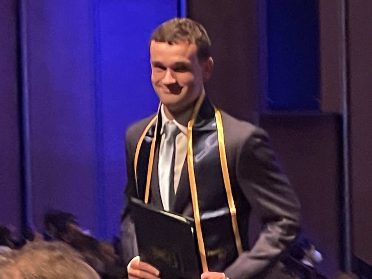 A_Chasle's tweet image. Cérémonie des diplômes de l’X, trop fière de mon fils 🥂Et pour finir la journée dans le bonheur, il suffit que Montpellier gagne la finale du Top14 🤞⁦@TAlignan⁩ ⁦@hajertebourbi⁩ ⁦@pldeguillebon⁩