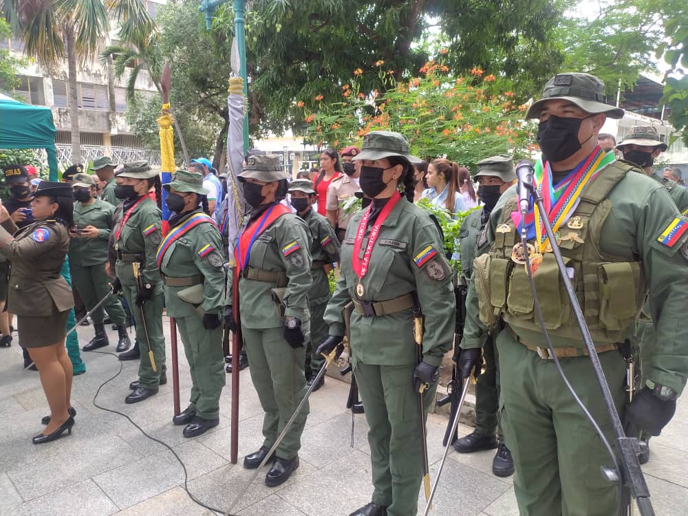Secalimentacio1's tweet photo. #𝟮𝟰jun🇻🇪|Desde la plaza Bolivar del Municipio San Fernando la mañana de este viernes, se llevó a cabo acto solemne civico militar con motivo a los 201° Aniversario de la batalla de Carabobo y dia del Ejército Bolivariano. Dónde Se realizó ofrenda floral y una reseña histórica https://t.co/Ig0VKYLley