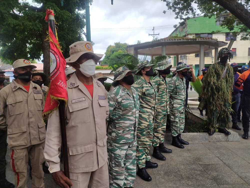 Secalimentacio1's tweet photo. #𝟮𝟰jun🇻🇪|Desde la plaza Bolivar del Municipio San Fernando la mañana de este viernes, se llevó a cabo acto solemne civico militar con motivo a los 201° Aniversario de la batalla de Carabobo y dia del Ejército Bolivariano. Dónde Se realizó ofrenda floral y una reseña histórica https://t.co/Ig0VKYLley